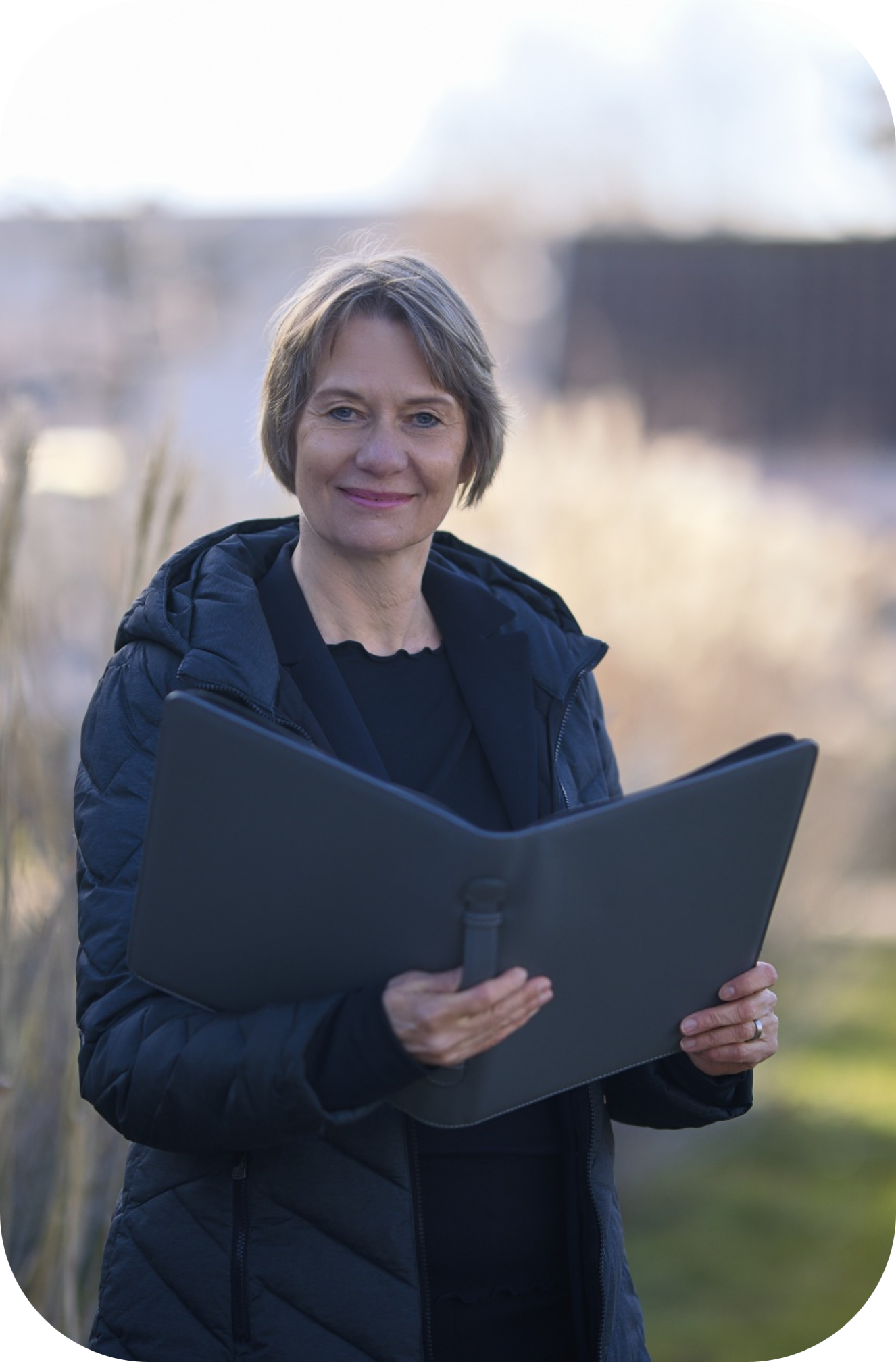 Claudia mit Buch